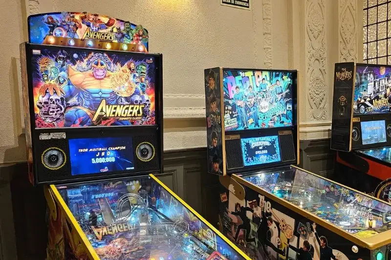 Alquiler de pinballs y máquinas recreativas para eventos en Madrid y Barcelona